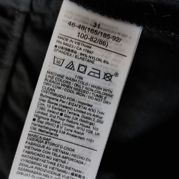 GAP Shorts with GapFlex - NWT (31) - Picture 9 of 9